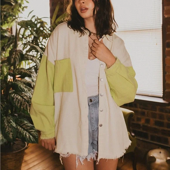 Women's Two-Tone Shacket - Picture 2 of 7